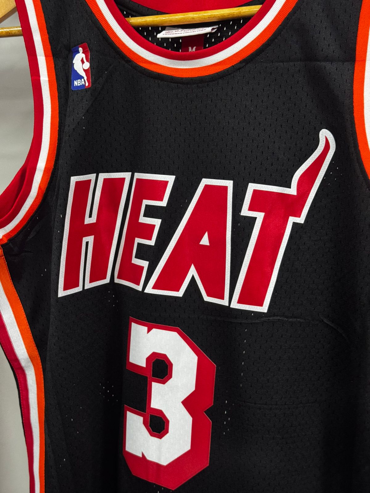 Regata NBA Miami Heat Mitchell & Ness Preto