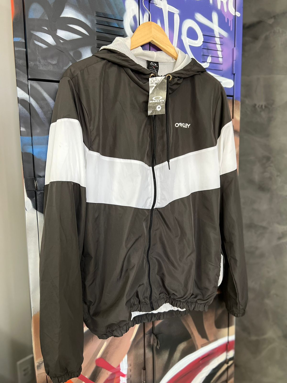 Corta Vento Oakley Preto