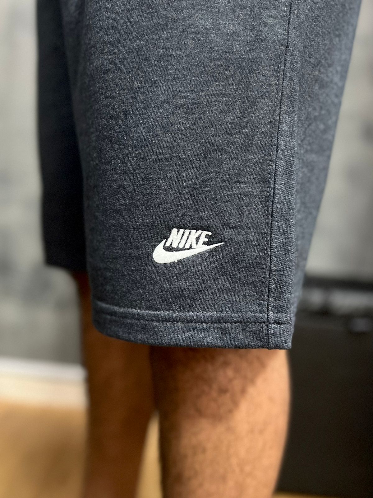 Bermuda Moletom Nike Cinza Chumbo