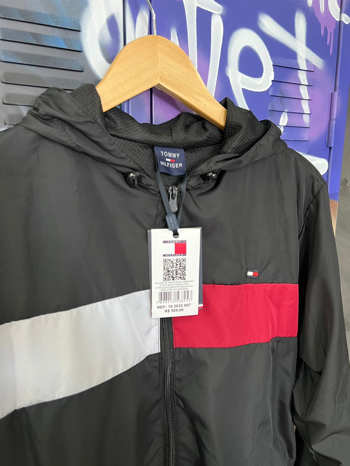 Corta Vento Tommy Preto