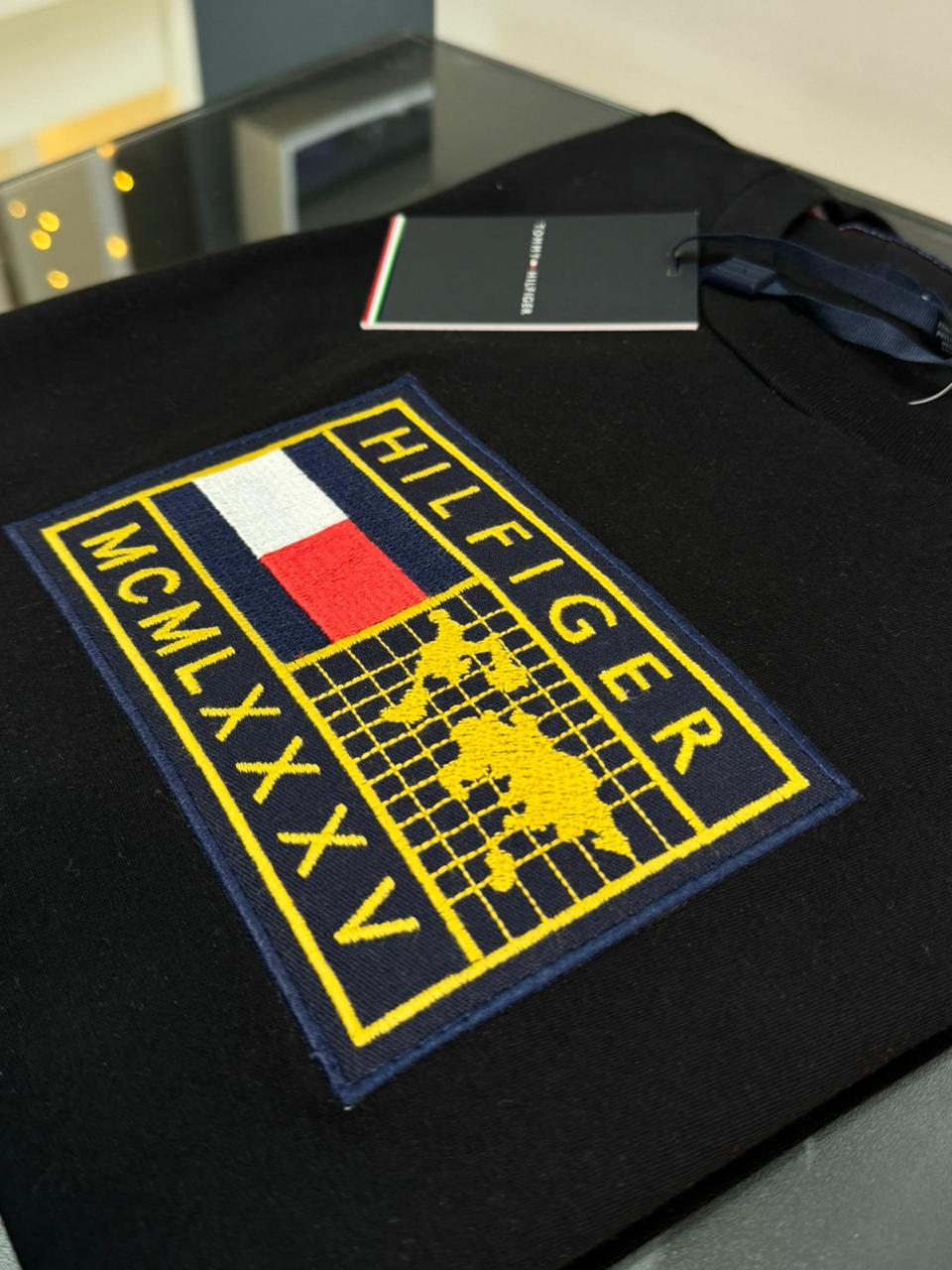 Camiseta Importada Tommy Preto