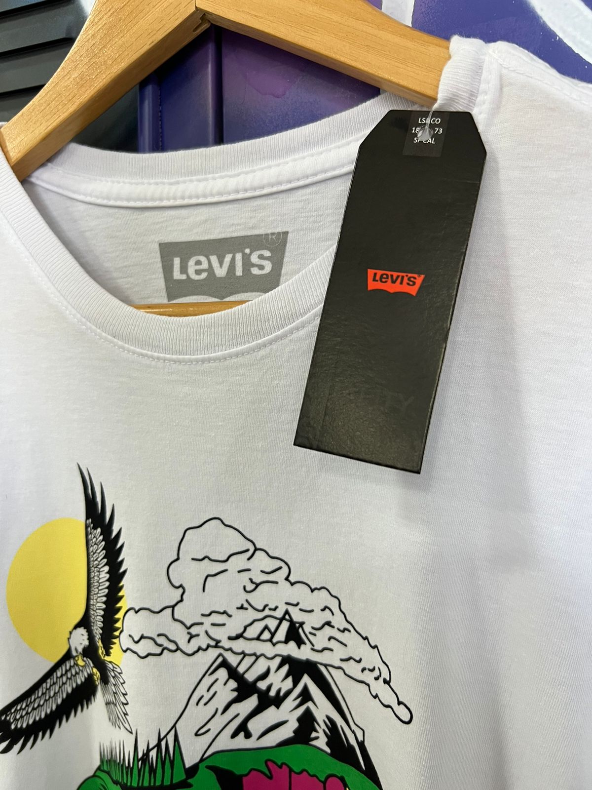 Camiseta Levis Branca