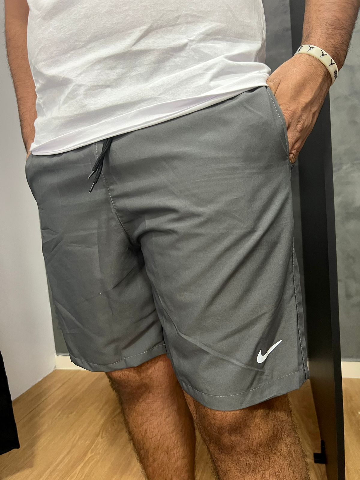 Shorts Praia Nike Cinza