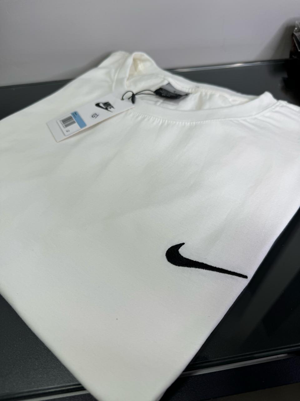 Camiseta plus size Nike Branco