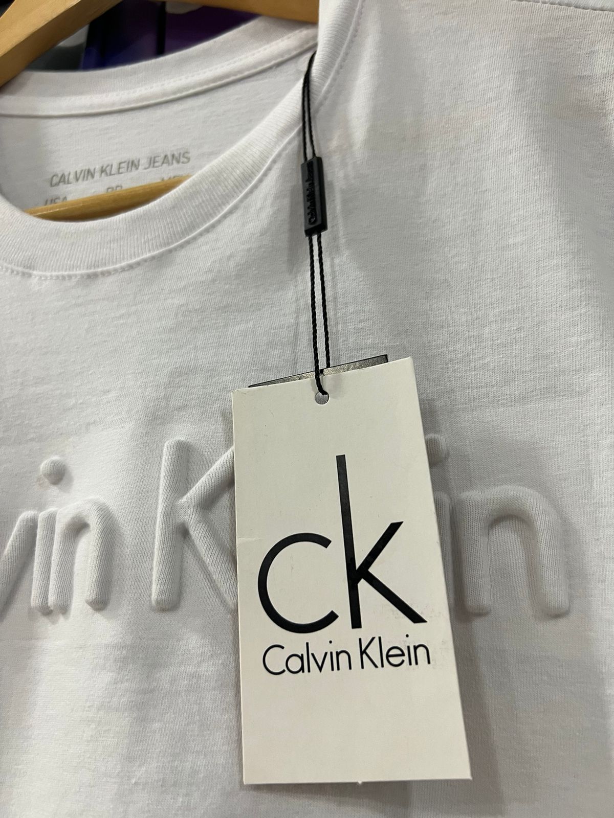 Camiseta Linha Griff Calvin Klein Branco