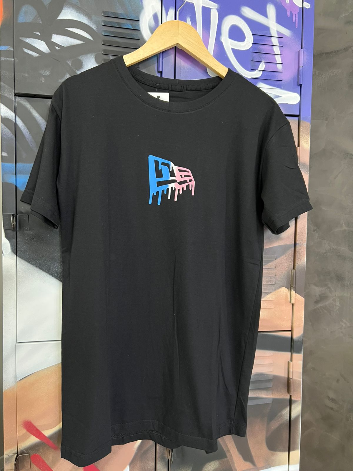 Camiseta New Era Preto