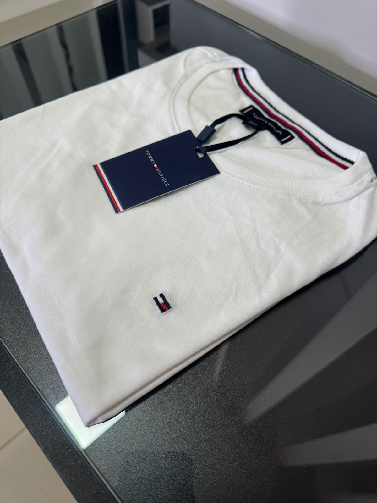 Camiseta Importada Tommy Off white