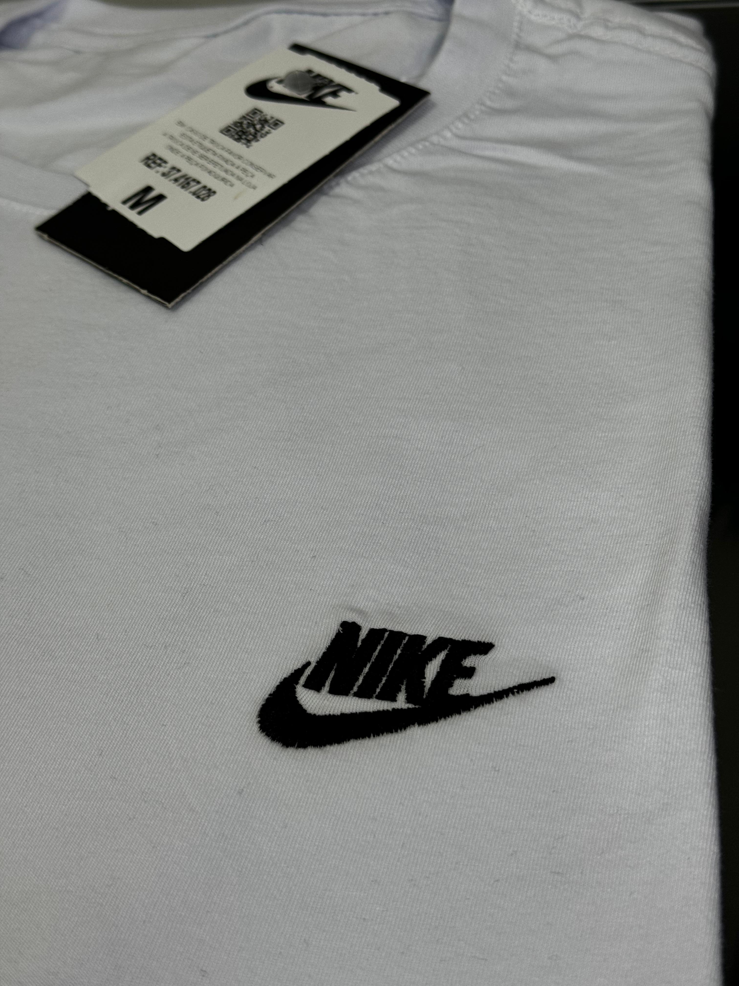 Camiseta Estonada Nike Branca