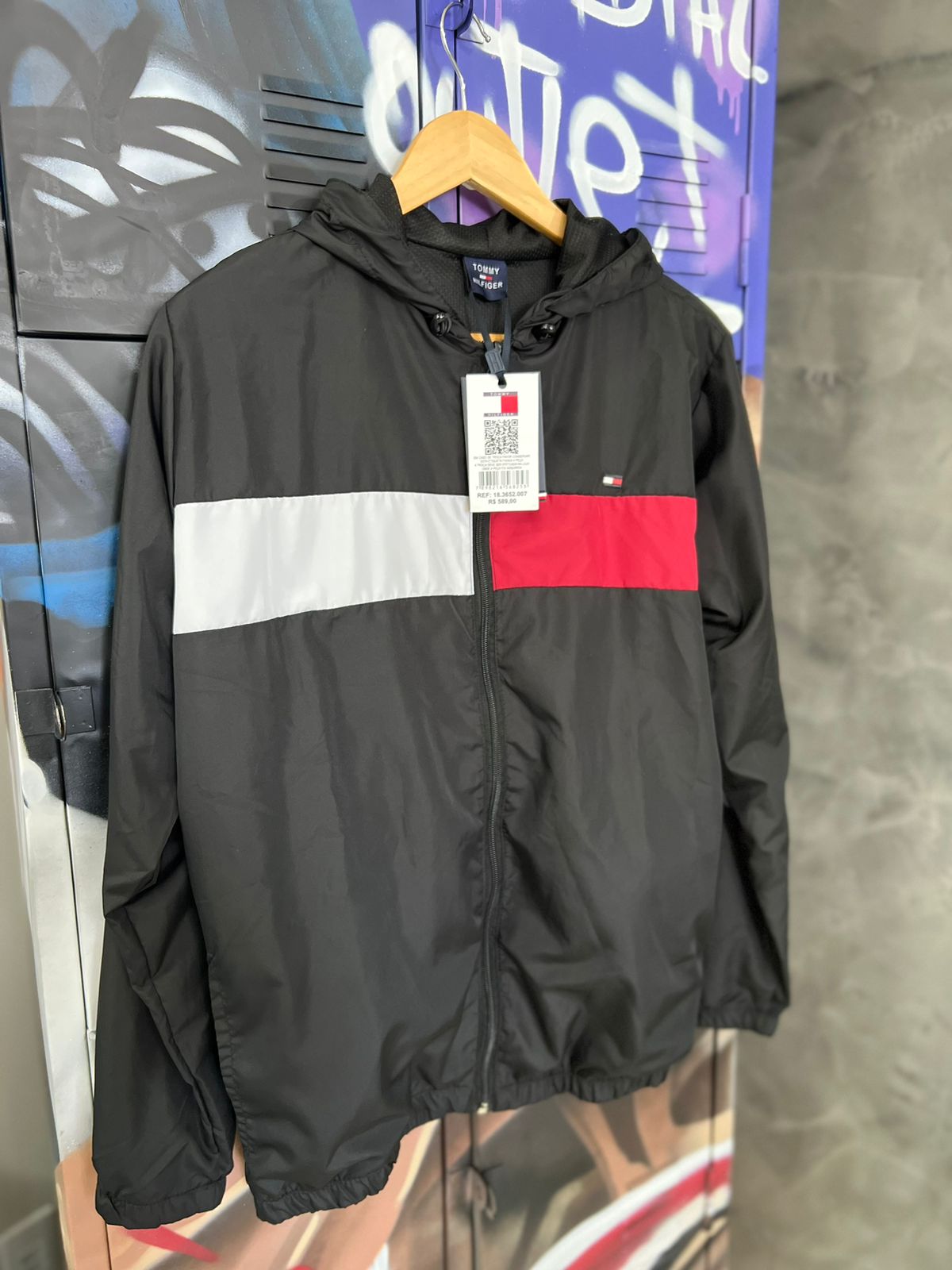 Corta Vento Tommy Preto