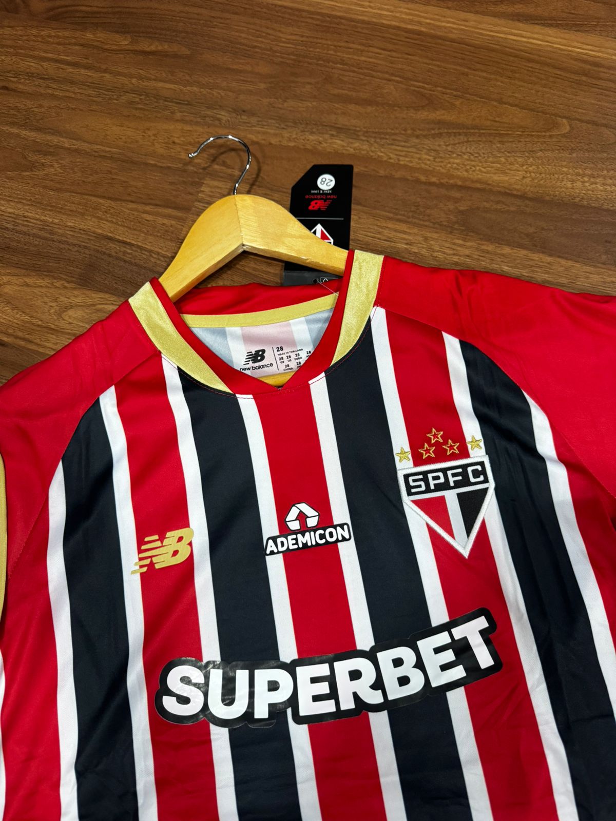 Conjunto Infantil São Paulo II 25/26 New Balance Vermelha