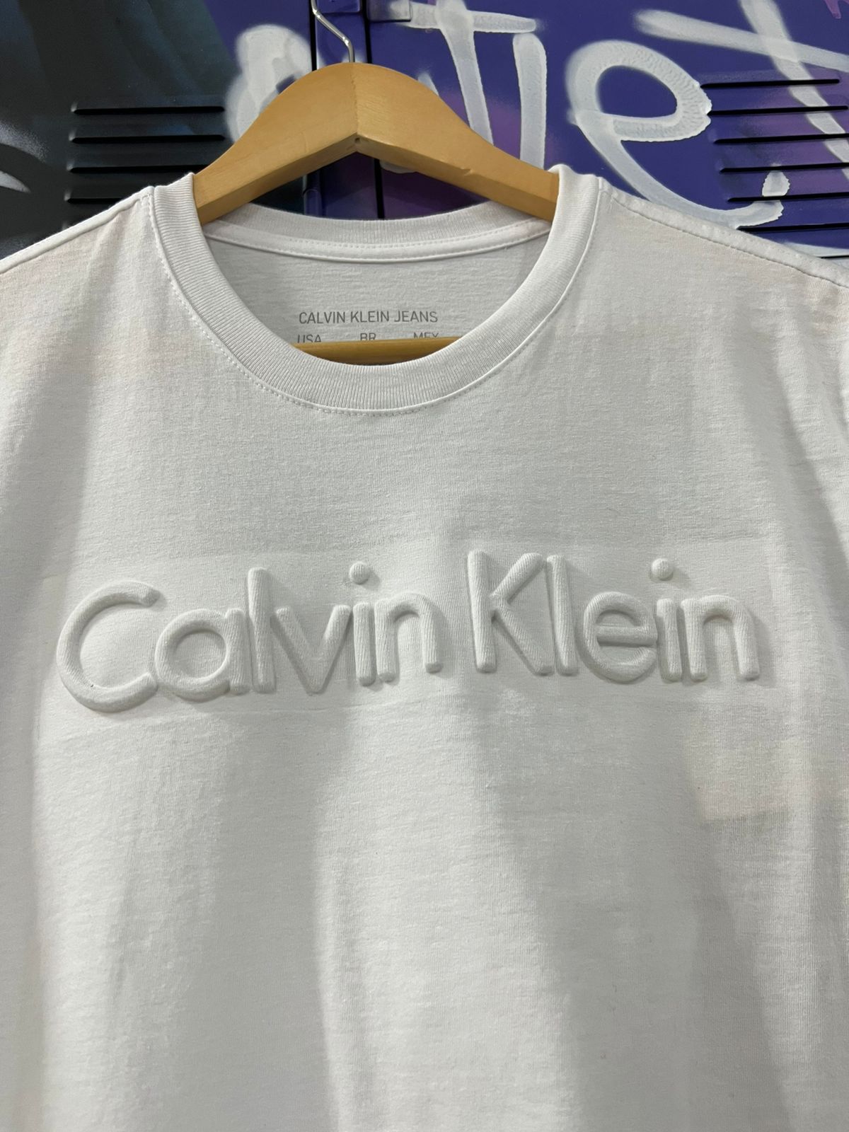 Camiseta Linha Griff Calvin Klein Branco