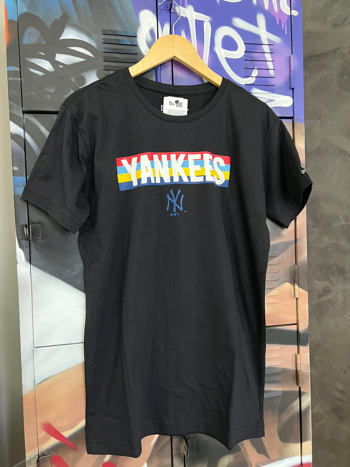 Camiseta New Era Preto