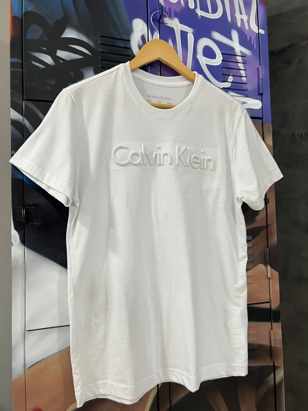 Camiseta Linha Griff Calvin Klein Branco